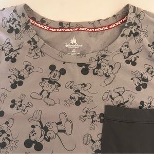 Disney Parks Mickey T-shirt XXL